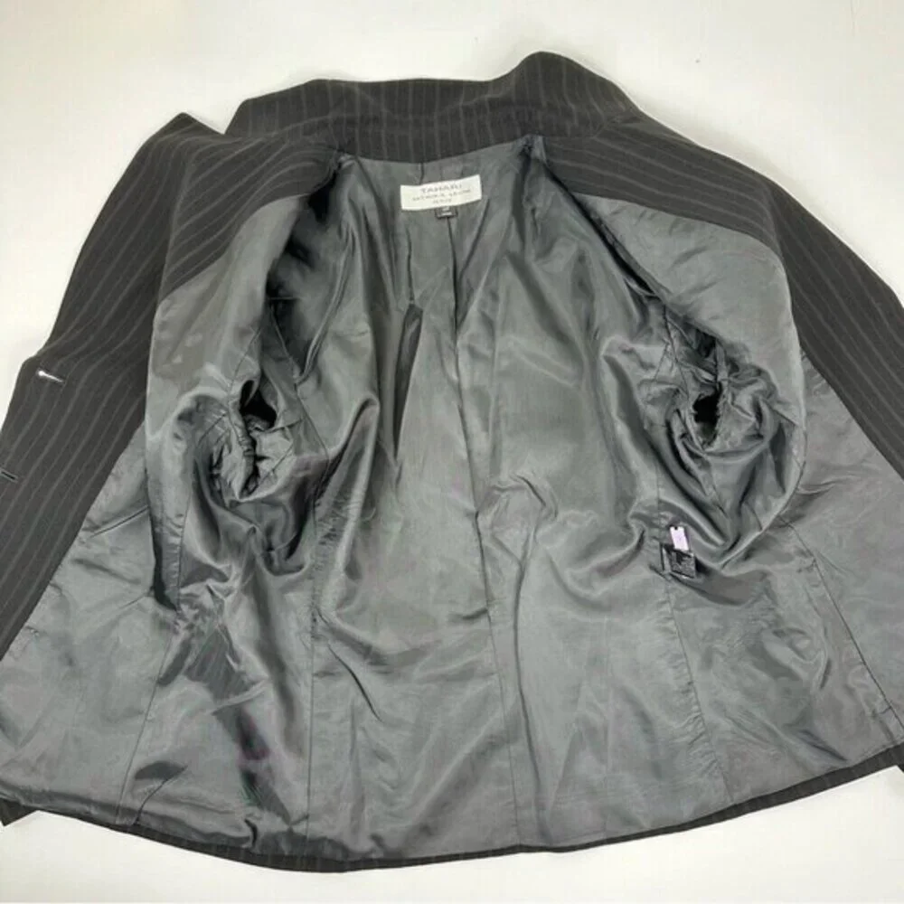 Tahari Arthur Levine Women Petite 10P Black‎ Pinstripe Two Button Blazer Jacket